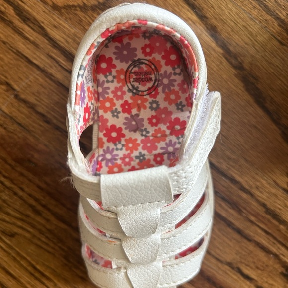 Wonder Nation size 4 toddler Sandals - Picture 4 of 7